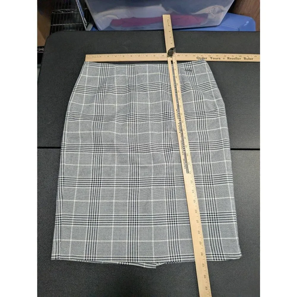 T Tahari details *size